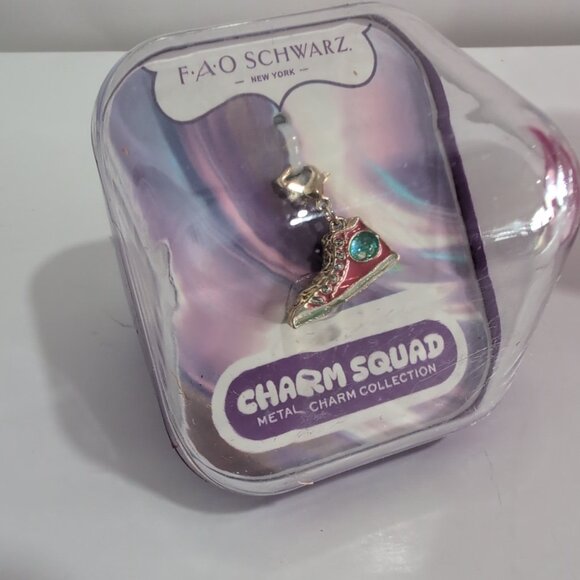 Lot Of 4 NWT FAO Schwarz New York Charm Squad Metal Charm Collection - Picture 3 of 5